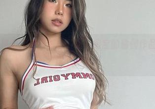 微密圈 – 拖着我的懒惰去下载黑饱宝的瑜伽作品，顺便考虑下健身…